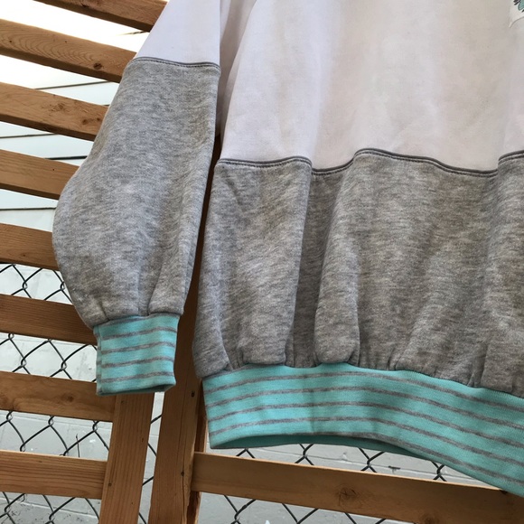 (SOLD) ‼️ Vintage Color Block sweatshirt - Picture 2 of 8